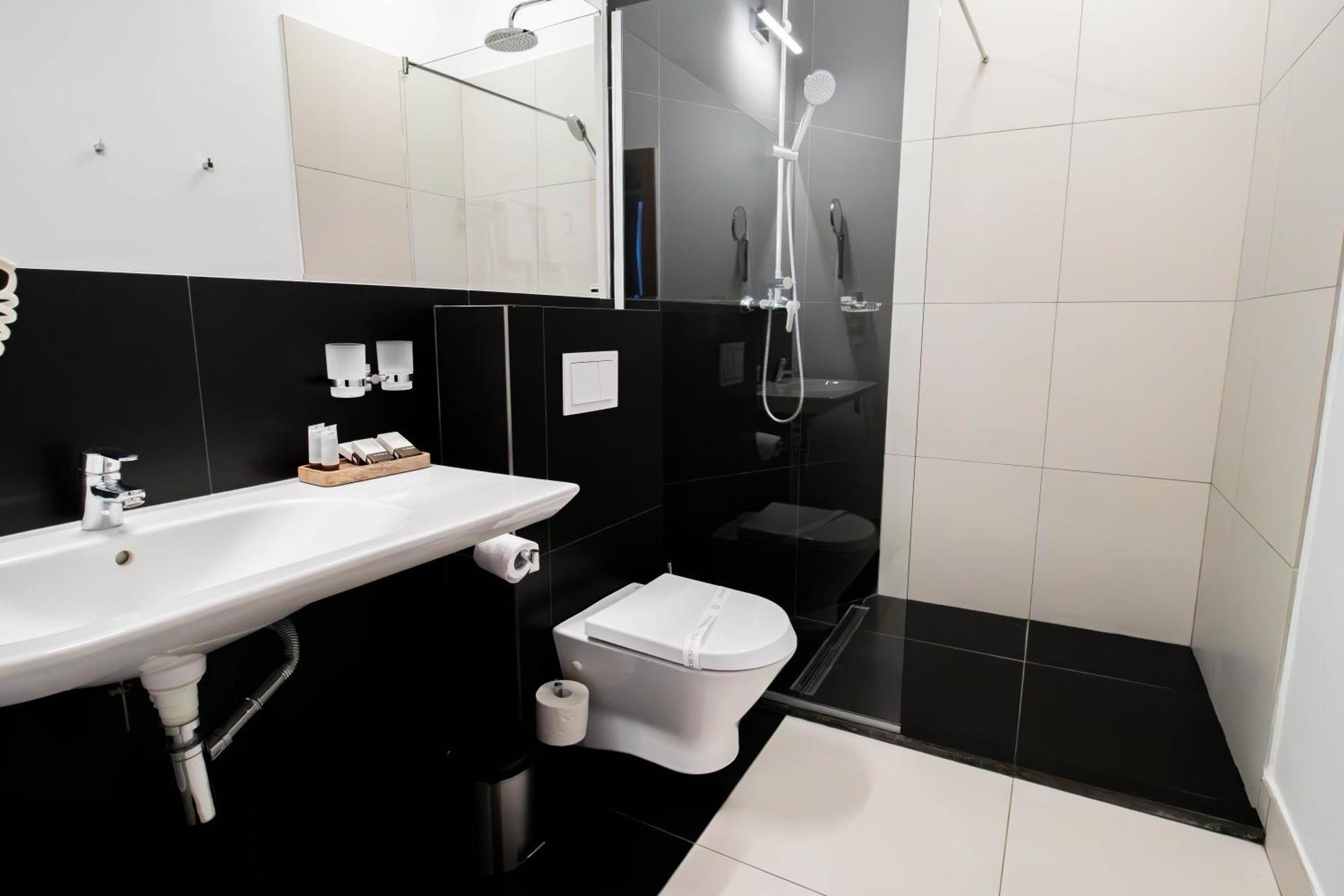 Hotel Ottimo Брашов Екстериор снимка