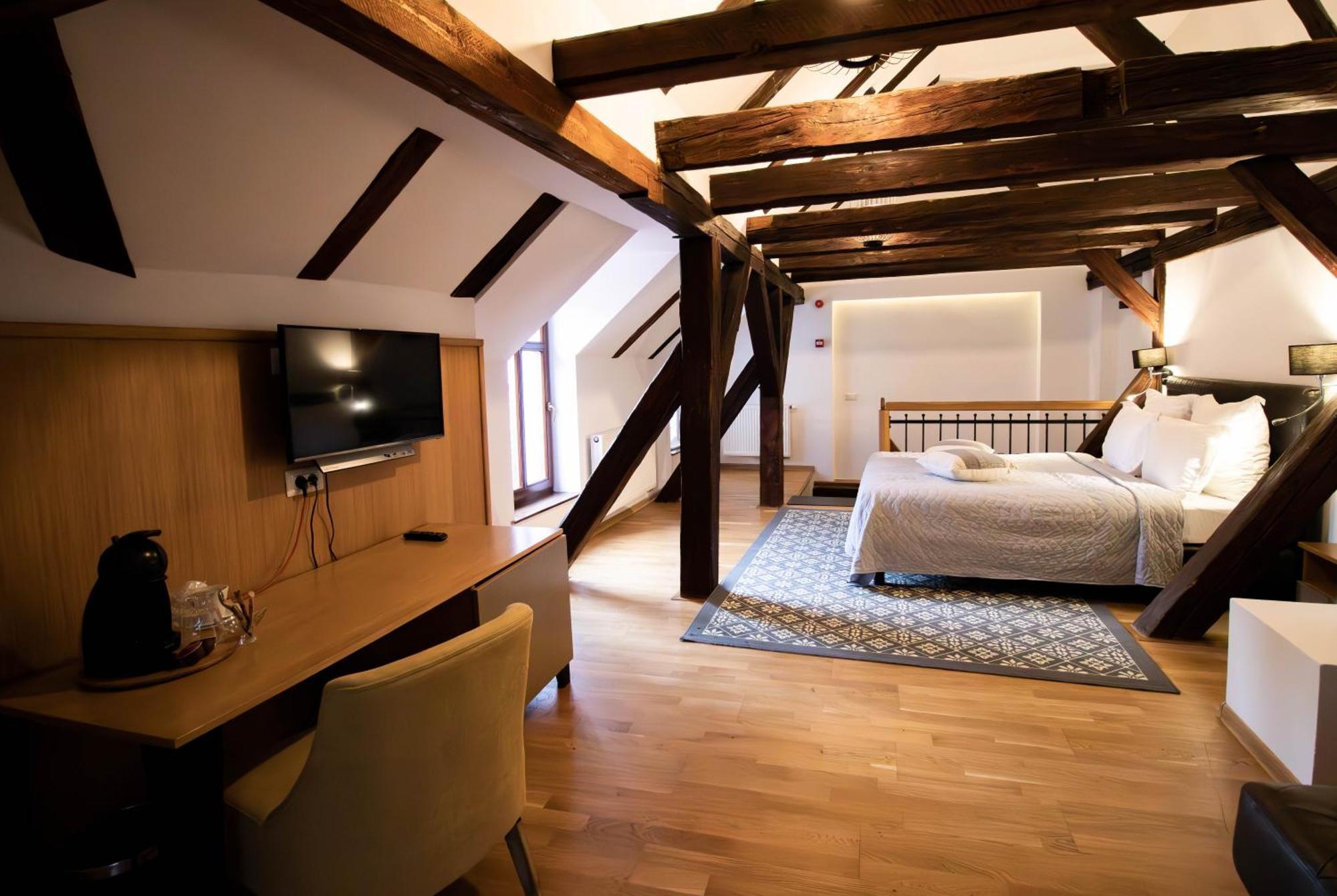 Hotel Ottimo Брашов Екстериор снимка