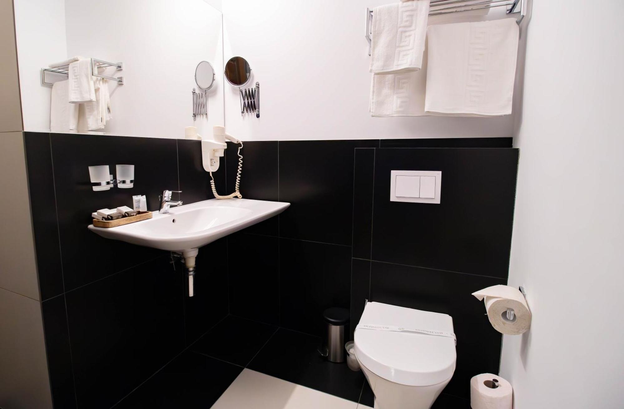 Hotel Ottimo Брашов Екстериор снимка