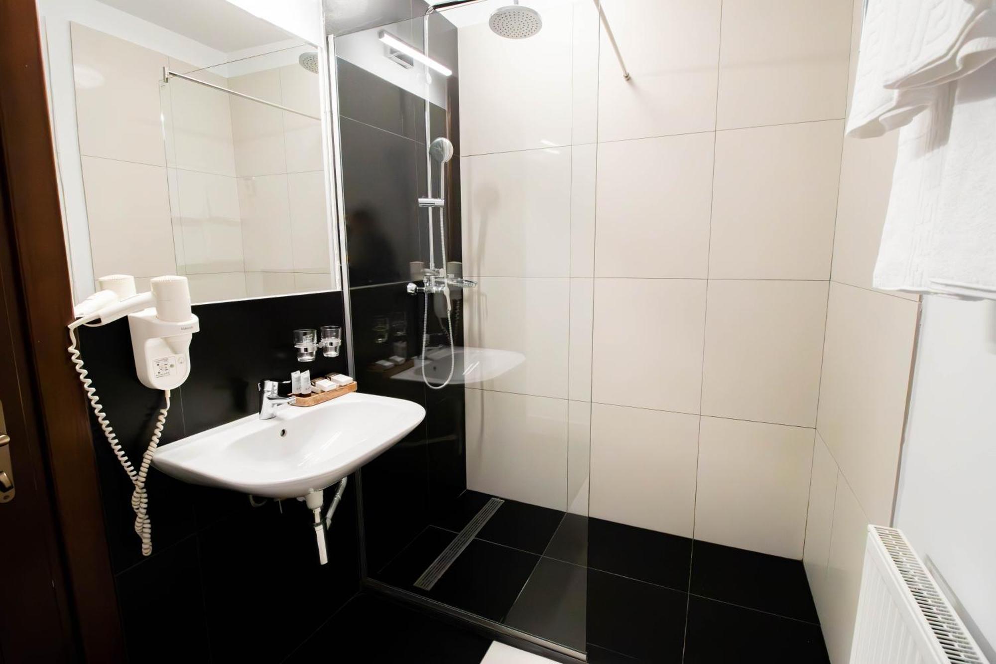 Hotel Ottimo Брашов Екстериор снимка